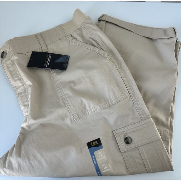 Lee Capri Pant Womens Tan 18 Medium Ultra Flex-To-Go Cargo NWT Casual - Picture 2 of 10